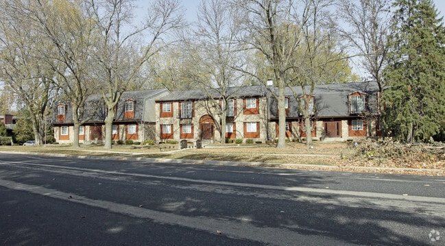 Building Photo - 7012-7016 Fortune Dr