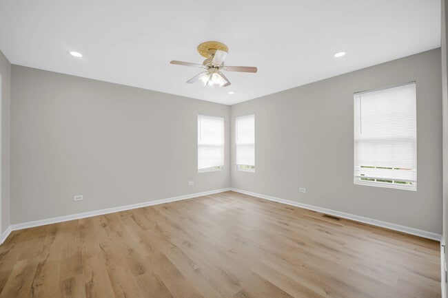 Building Photo - 4914 Montauk Dr