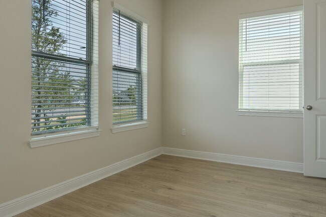 Building Photo - 16705 Victoria Grv Aly