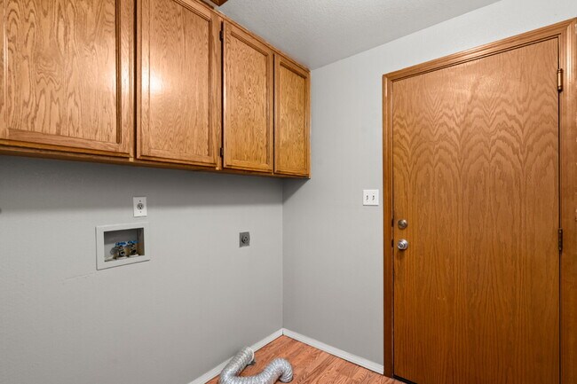 Building Photo - 2360 Temple Dr