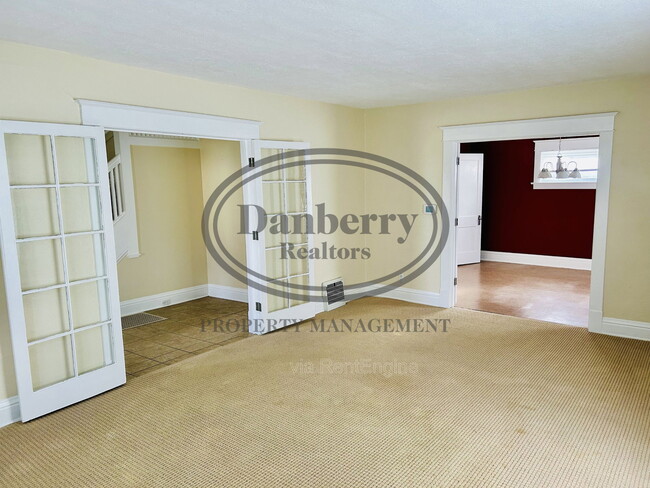 Building Photo - 436 E 5th St