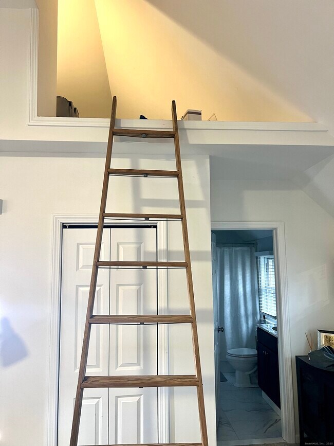 Building Photo - 103 Cove St