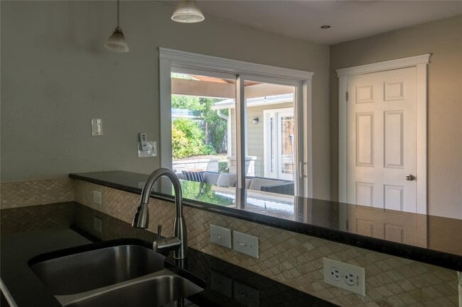 Building Photo - 4805 Creekwood Rd