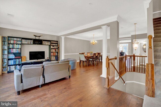 Building Photo - 2460 Eastbourne Dr