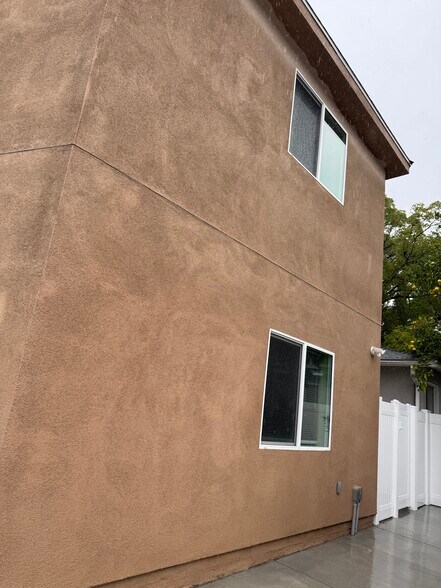 Building Photo - 643 N Fairview St