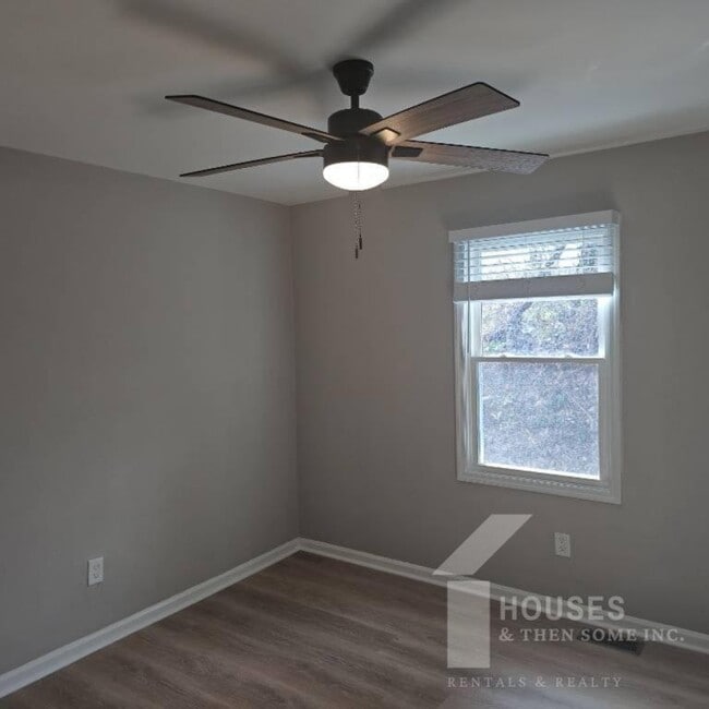 Building Photo - 511 Hampton Ave