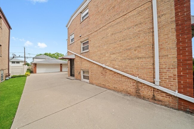 Building Photo - 8819 N Wisner St