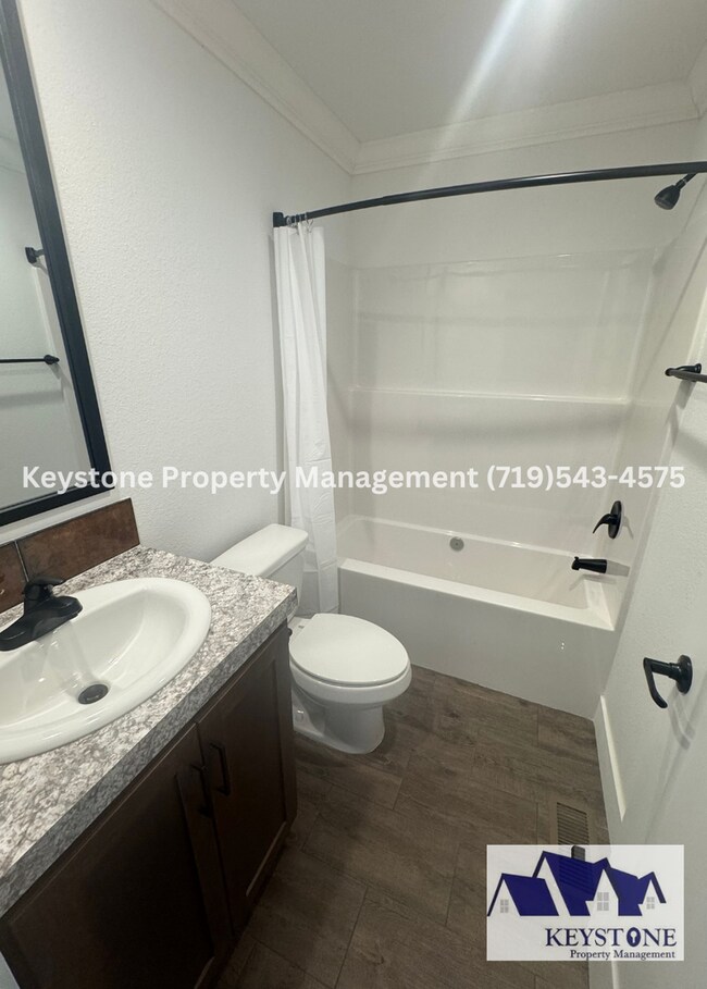 Building Photo - 632-634 Edna Ln