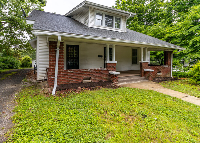 Building Photo - 3224 Garden Dr