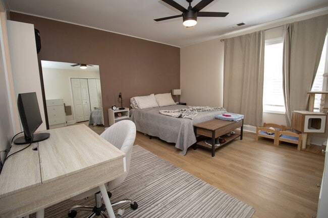 Building Photo - 2 bedroom/2.5 bathroom townhouse in Arsenal Hill