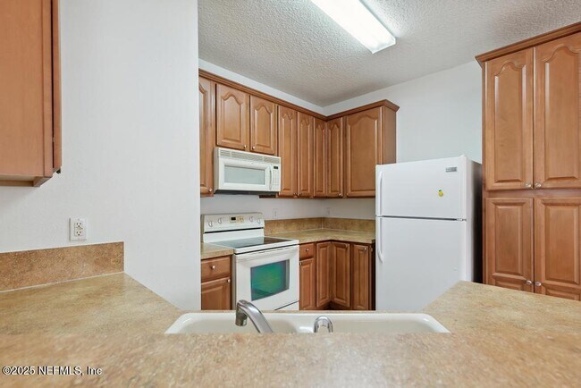 Building Photo - 7202 Deerfoot Cir