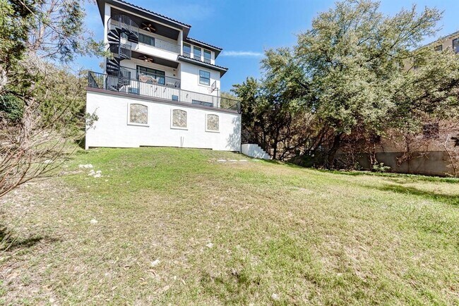 Building Photo - 13803 Lakeview Dr