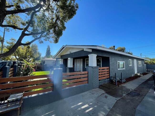 Building Photo - 1010 Cypress Ave