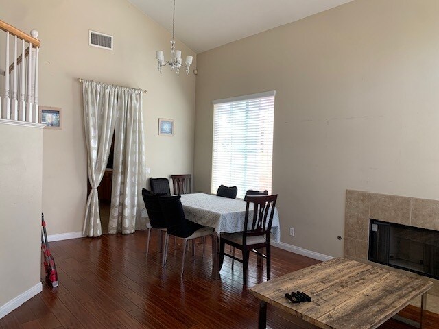 Building Photo - 405 S Mountain View St