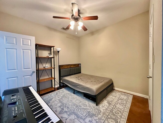 Building Photo - Spacious 4BR/3BA Baylor Bubble Home Minutes from Campus!