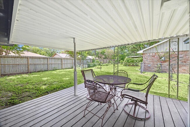 Building Photo - 5359 Little John Ln