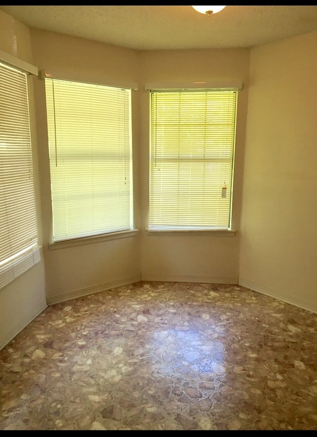 Building Photo - 928 Verone Terrace