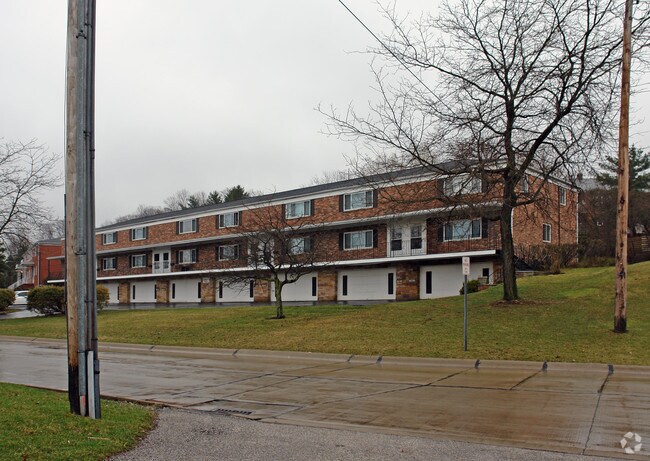 Building Photo - 2610-2624 Chamberlain Rd