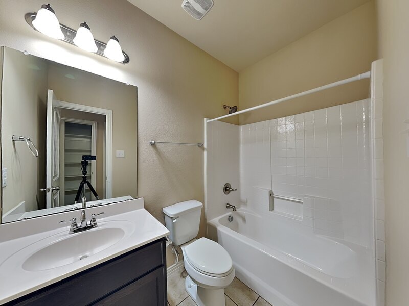 Building Photo - 611 Jennie Marie Cir