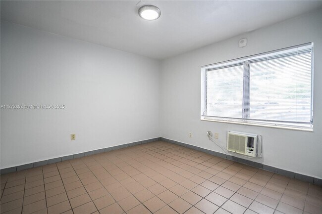 Building Photo - 260 Navarre Ave