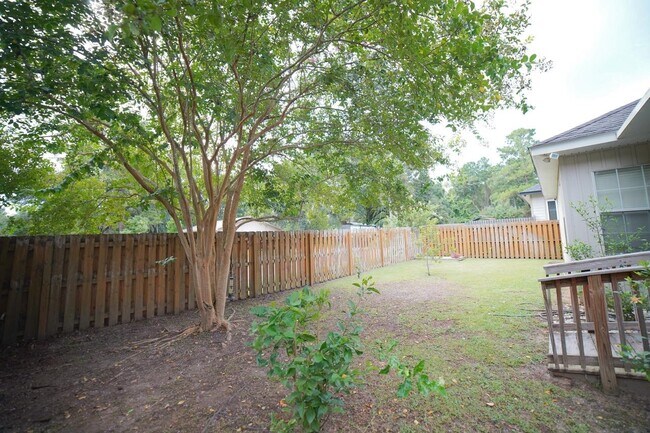 Building Photo - 2400 Tippecanoe Ridge