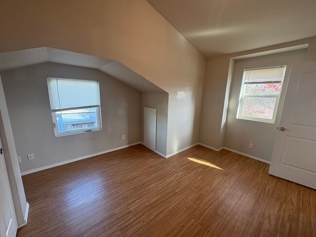 Building Photo - Peaceful Small-Town Getaway!