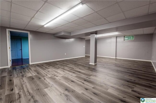 Building Photo - 337 E Kleinhans St