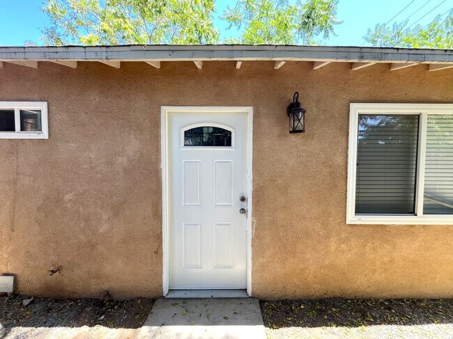 Building Photo - 1629 Kendall Dr
