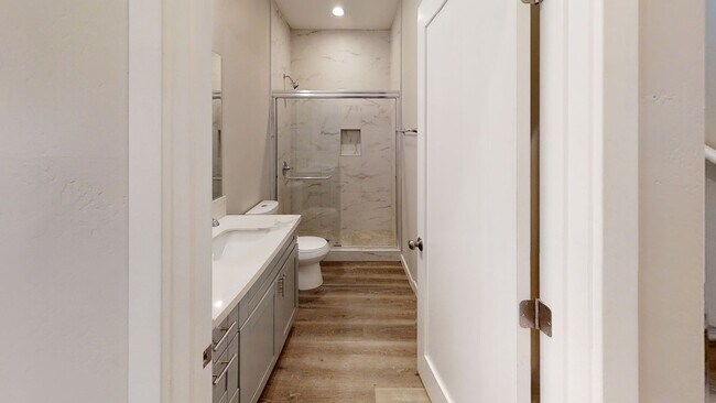 Building Photo - 4BD/2BA on Tipton!