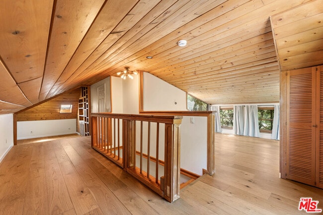 Building Photo - 2247 Ronda Vista Dr