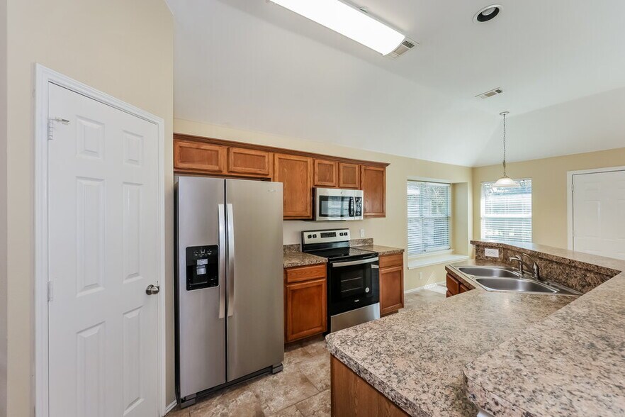 Building Photo - 7312 Sierra Way
