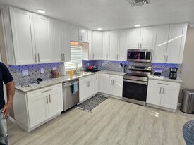 Building Photo - 1250 S Pinellas Ave