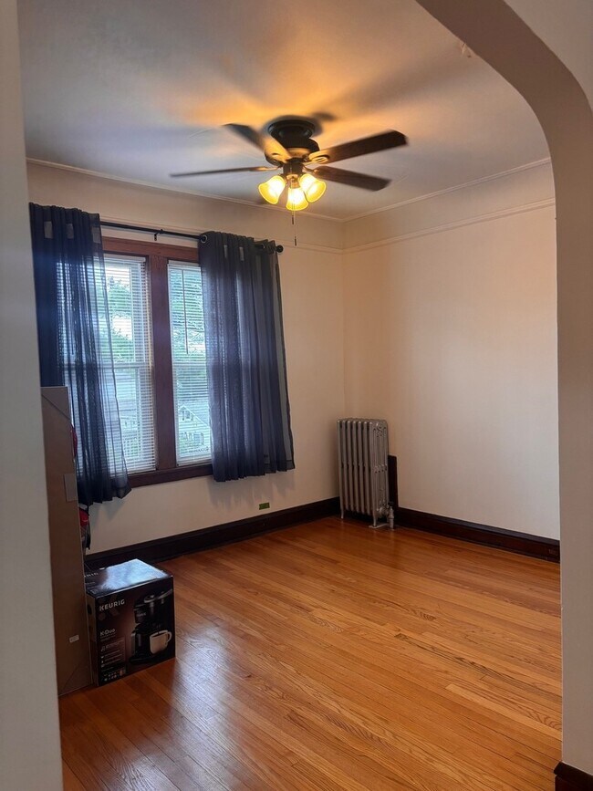 Building Photo - 6832 W Medill Ave