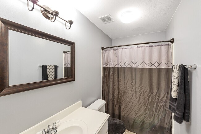 Building Photo - 16222 Wilmington Park Ln