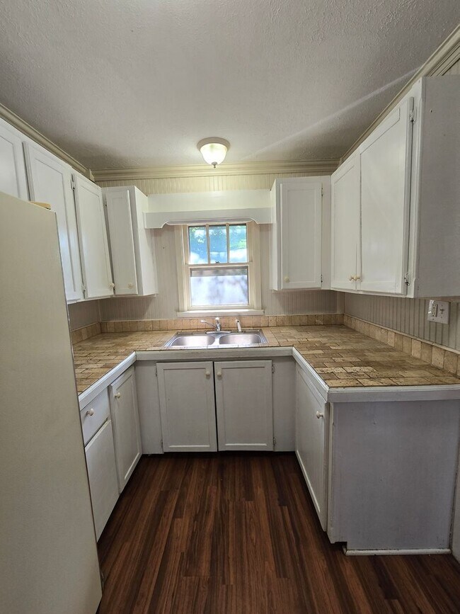 Building Photo - 2 Bedroom | 1 Bathroom | Springfield MO! | Fenced Yard!