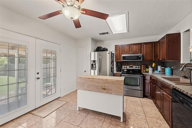 Building Photo - 3101 Hailey Ln