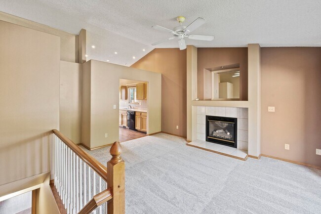 Building Photo - Sundown Rancher with Mountain Views, Walk-...
