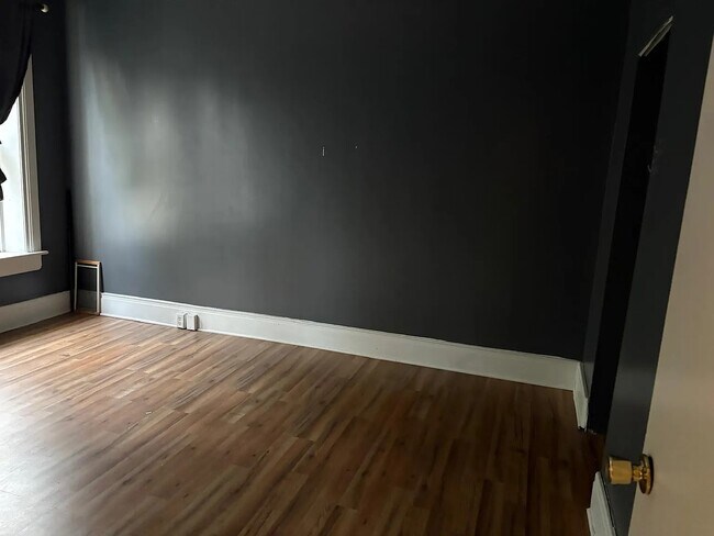 Building Photo - 212 W Martin St