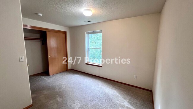 Building Photo - Beautiful 3 BD | 2.5 BA Duplex in Wine Cou...