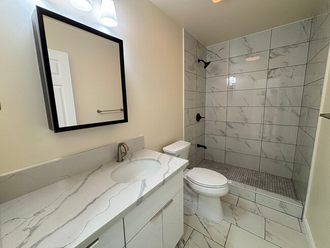 Building Photo - 1674 Kino St