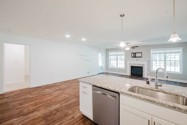 Building Photo - 70 Arcadia Ct