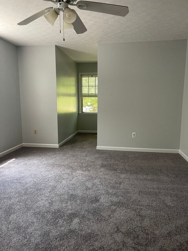 Building Photo - Westwood Hills! 3 BR 2 1/2 Bath home off M...