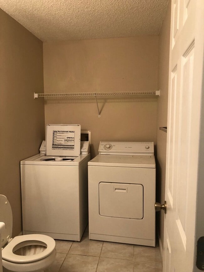 Building Photo - Briarwood West - 1/2 OFF FIRSTS MONTHS RENT WITH 12M LEASE!