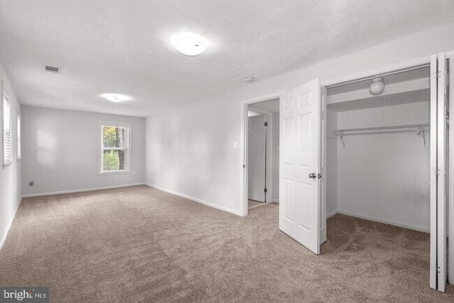 Building Photo - 9428 Meadow Shire Ln