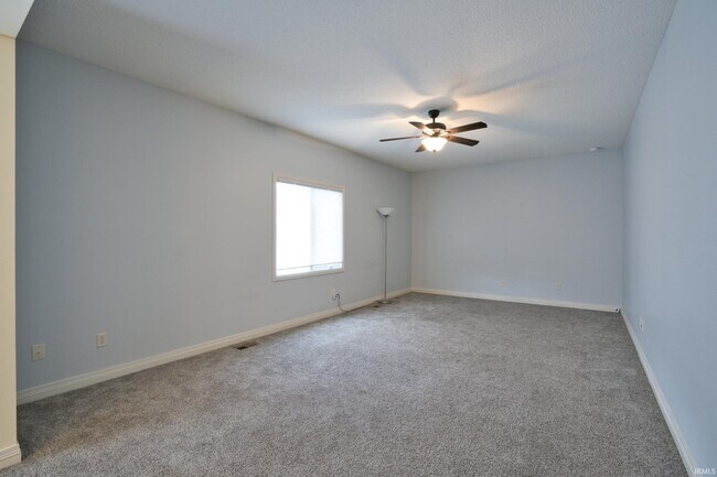 Building Photo - 625 Perolla Dr