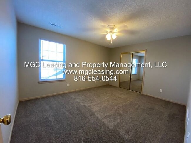 Building Photo - Harrisonville 2 Bedroom 2.5 Bath Townhome!