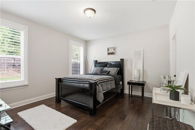 Building Photo - 2530 Maple Ridge Ln
