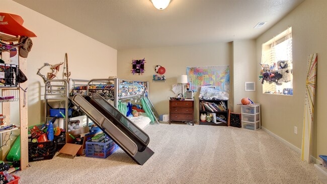 Building Photo - 5 Bedroom Ranch Home on North End