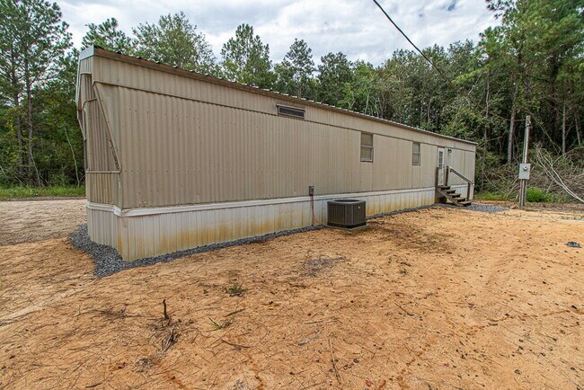 Building Photo - "Charming 2-Bed, 2-Bath Mobile Home Retrea...