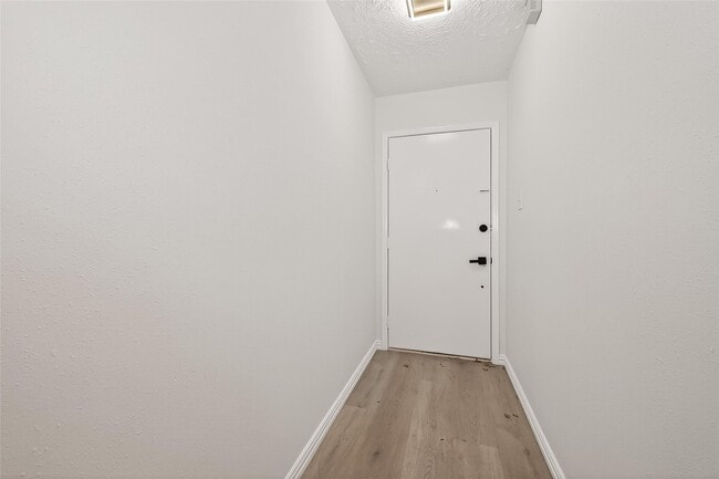 Building Photo - 16235 La Terra Dr